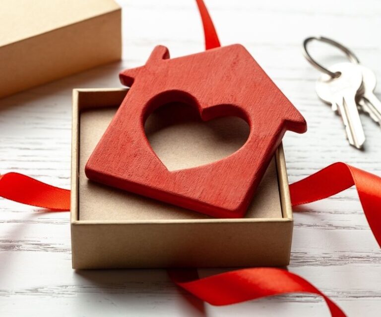42 Best Housewarming Gifts to Give to New House Owners