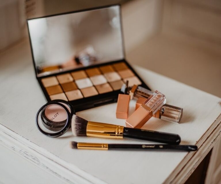 20 Smart Ways to Organize Your Makeup