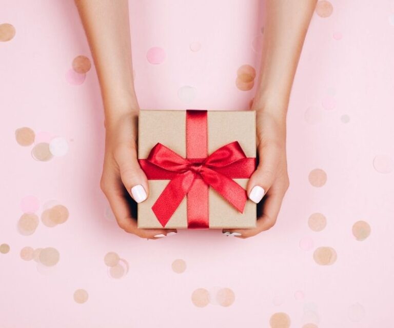 36 Best Presents to get for Your Girlfriend