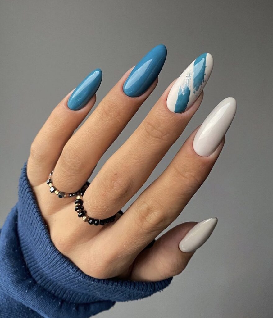 5 Dark Blue Holographic Nails Art Design Ideas | BeautyBigBang