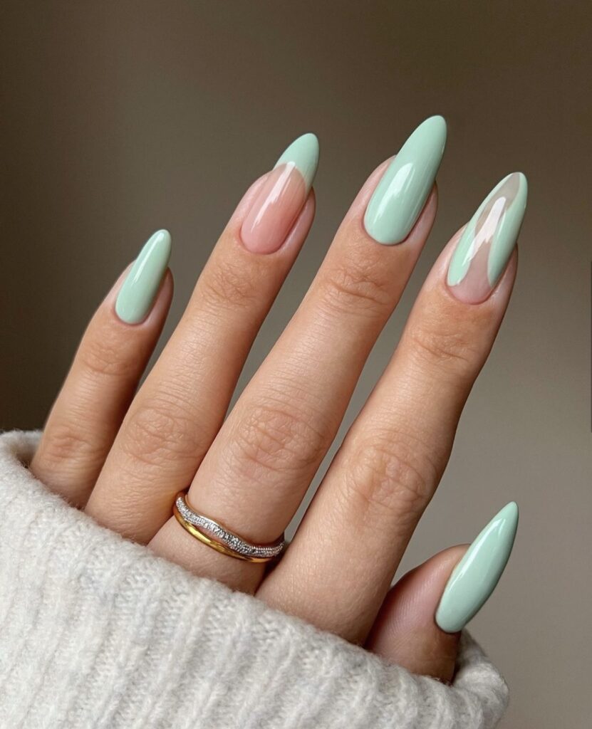 35 Dark Green Nail Ideas for Fall and Winter Manicures