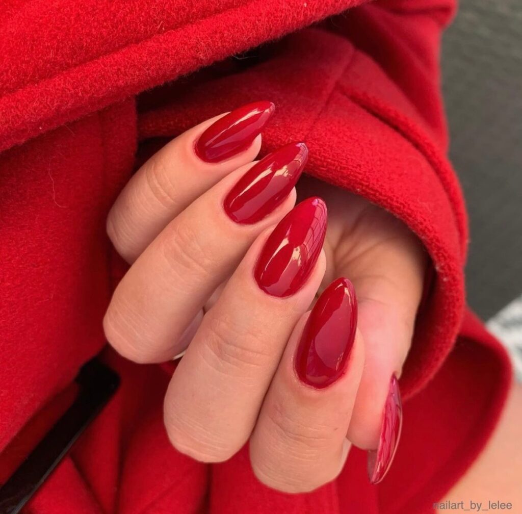 45+ Stunning Red and Gold Nails For A Sophisticated Manicure