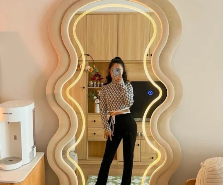 25 Trendy Wavy Full Body Mirrors to Elevate Your Room Decor