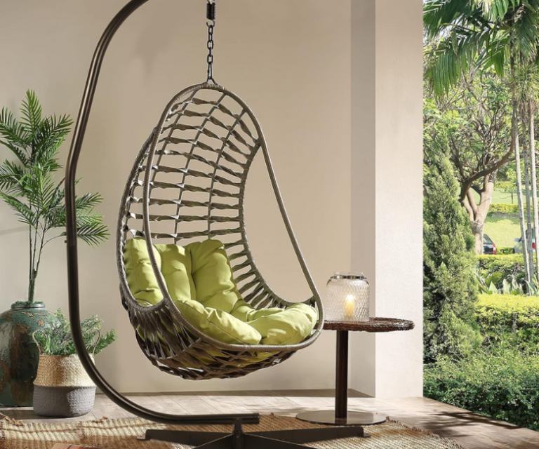 9 Best Outdoor Daybeds for Your Outdoor Space