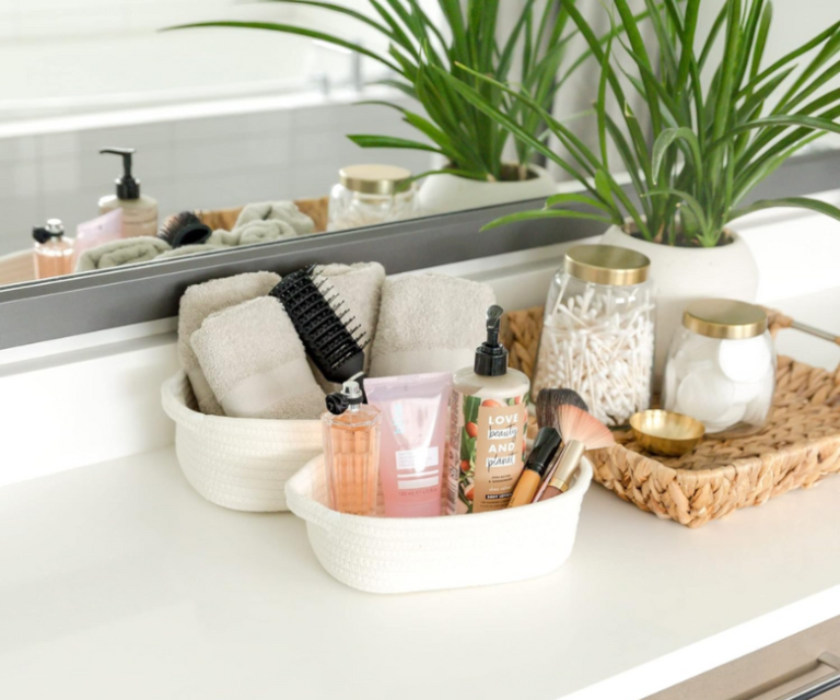 15 Best Minimal Bathroom Decors to Add to Your Bathroom